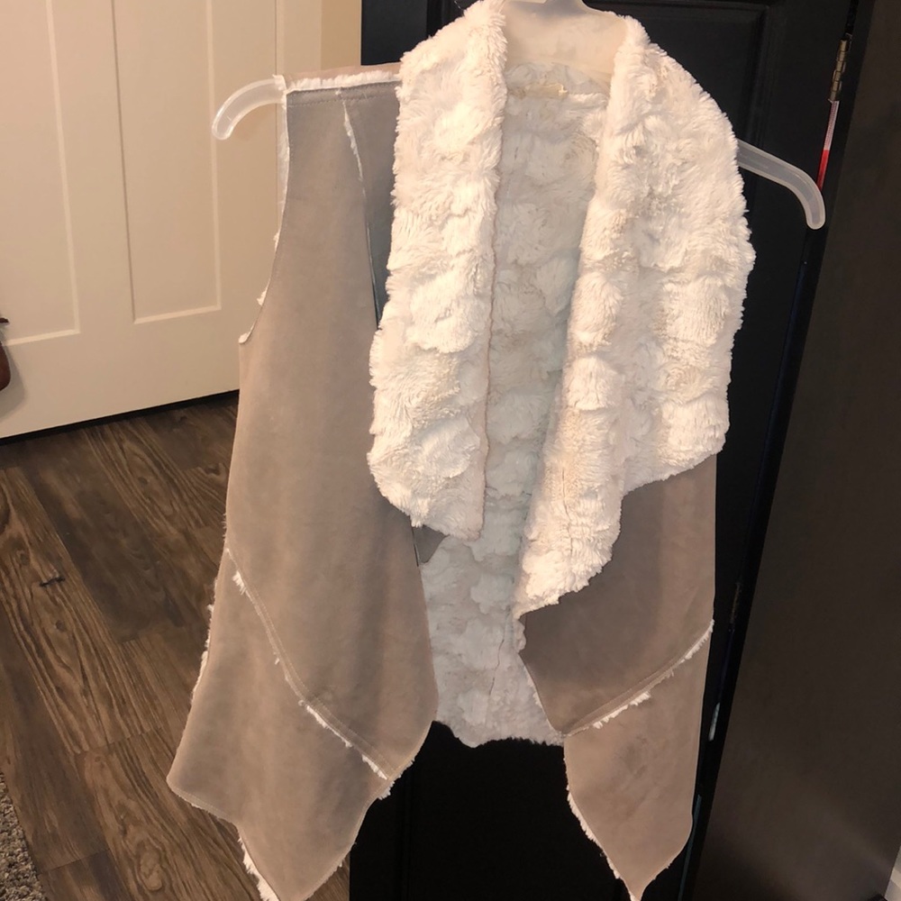 Fur vest!